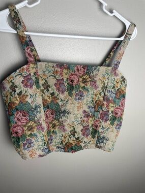 Discreet Floral Tapestry Crop Top size XL